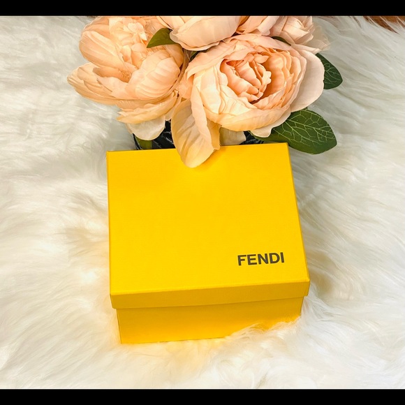 Authentic FENDI women’s Watch - Picture 7 of 7